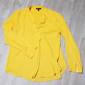 Long sleeve dress shirt.